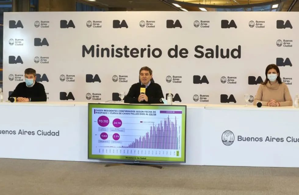 El ministro de Salud porteño, Fernán Quirós, en conferencia de prensa. (foto: prensa GCBA)