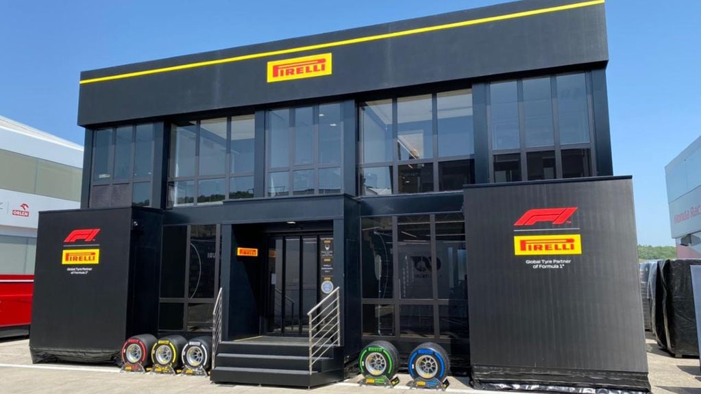 El box de Pirelli, la marca encargada de proveer los neumáticos a la Fórmula 1.