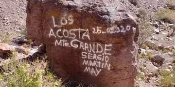 Una familia de Monte Grande hizo pintadas en un sitio turístico de Mendoza. Los Acosta.