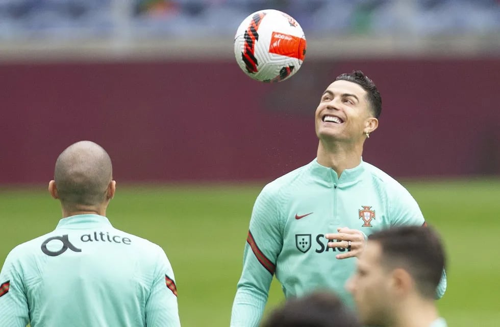 Cristiano Ronaldo lidera al seleccionado de Portugal que busca el pasaje al Mundial. (Archivo)