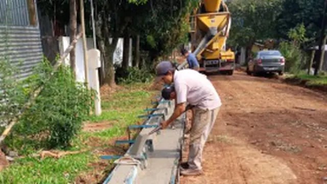Puerto Iguazú: culminan obras viales en barrio Santa Rosa