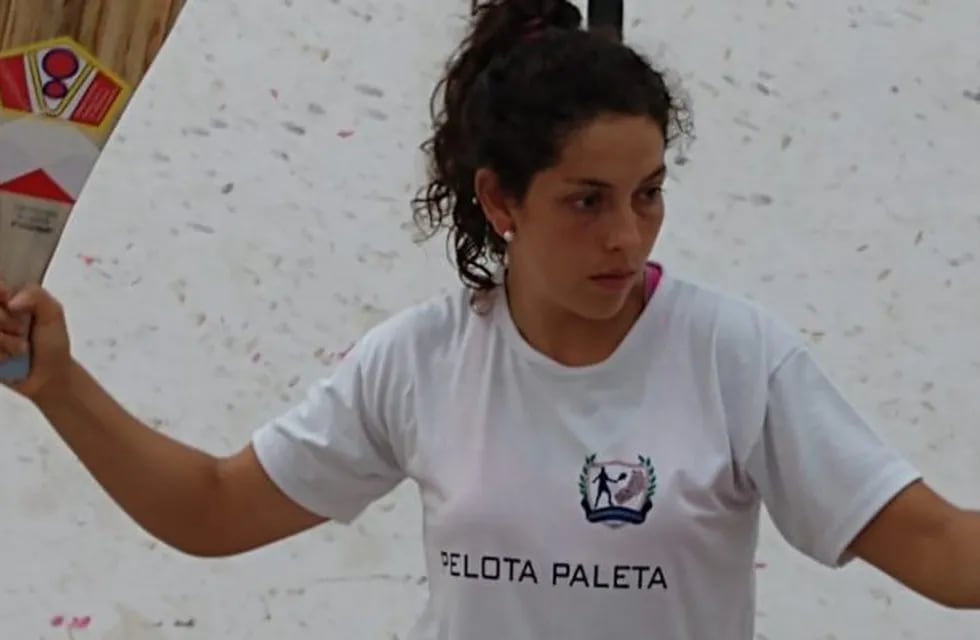 Cinthia Pinto jugadora de Pelota a Paleta. (As. Misionera de Pelota)