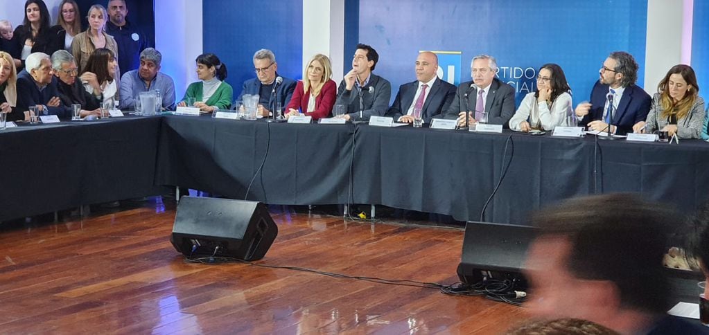 Con la presencia de Alberto Fernández, el Partido Justicialista respaldó a Cristina Kirchner.