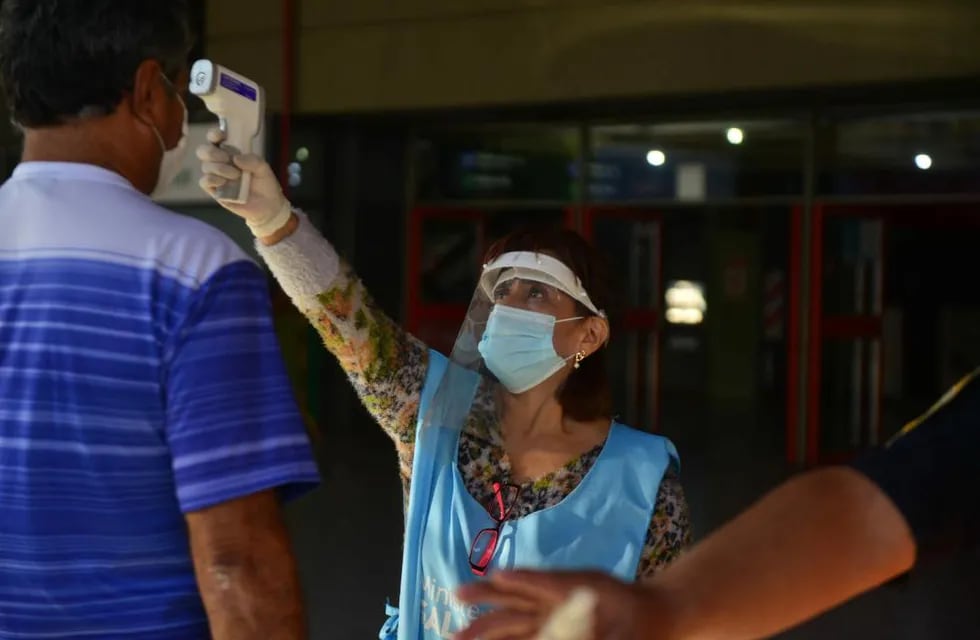 Rosario registró 599 nuevos contagios e ingresó a la zona de “alerta” epidemiológica (José Hernández/La Voz).