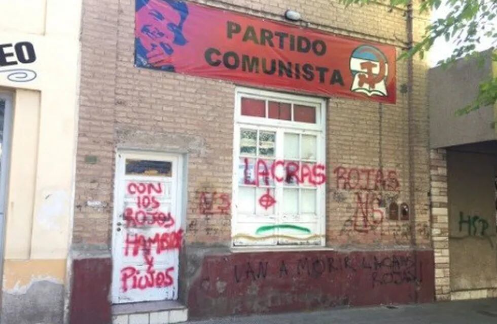 El Partido Comunista de San Rafael fue víctima de agresivas amenazas en forma de pintadas en las u00faltimas horas