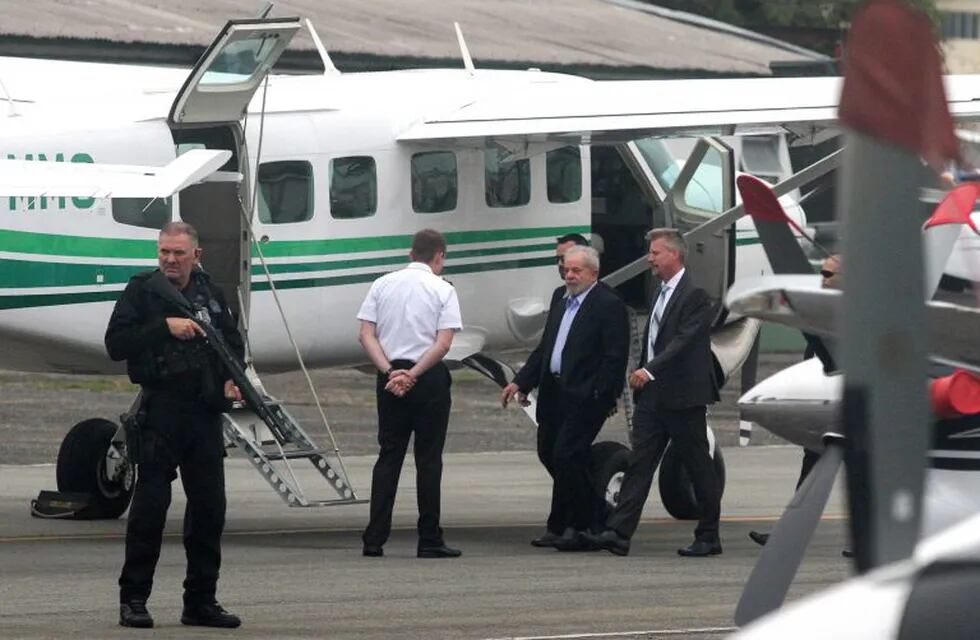 Brazilian former president Luiz Inacio Lula da Silva (2nd R) boards an aircraft at Bacacheri airport for Sao Paulo after leaving the Federal Police headquarters in Curitiba, Parana state, where he is serving a 12-year prison sentence, to attend the funeral of his grandson on March 2, 2019.\n\n\nBrazilian ex-president (2003-2011) Luiz Inacio Lula da Silva arrives takes a flight at Bacacheri airport after leave Federal Police headquarters where he is serving his 12-year prison sentence, in Curitiba, Parana State, Brazil, on March 02, 2019. Brazil former president icon is leaving the prison the attend the funeral of his grandson Arthur Lula da Silva, 07 years old, that passed away yesterday. - Lula, who is serving two concurrent 12-year sentences for corruption, was granted leave from prison to attend the funeral of his young grandson in Sao Paulo, who died at the age of seven. (Photo by VALQUIR AURELIANO / AFP)