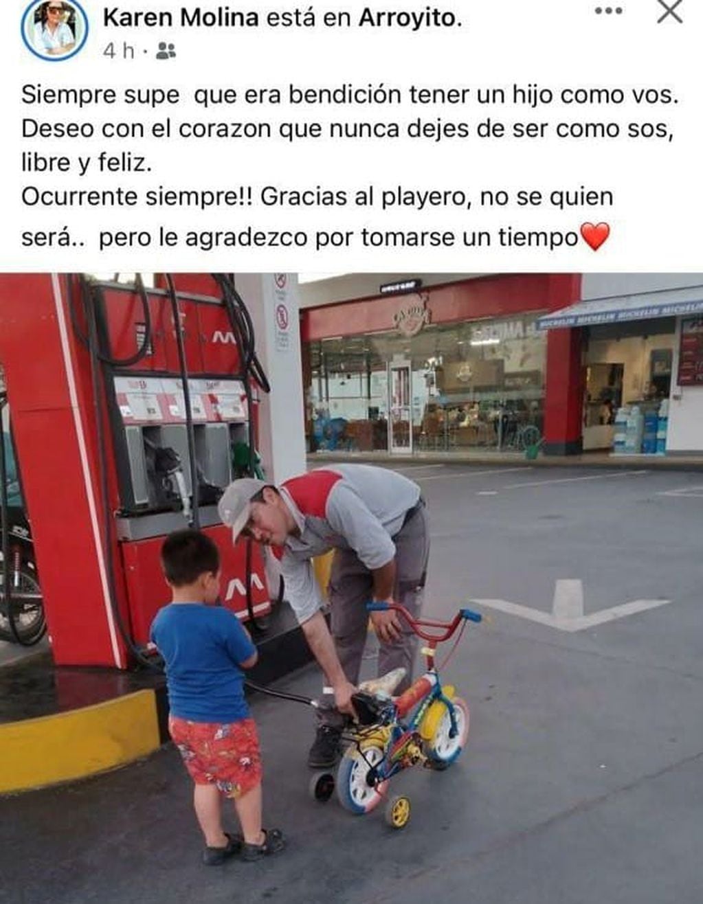 Foto viral del estacionero atendiendo a un niño en la Estación Marther Arroyito