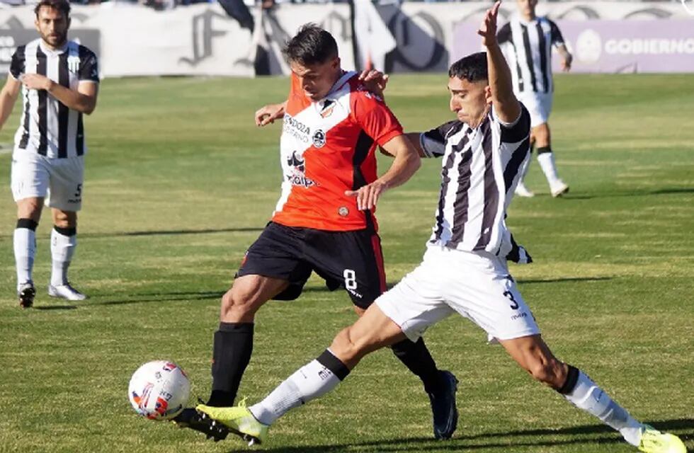 Deportivo Maipú y Gimnasia de Mendoza igualaron 1-1 en el clásico mendocino por la Primera Nacional.