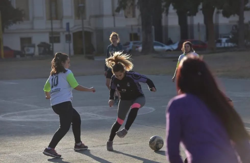 Mujeres festejaron el Día de la Futbolista.