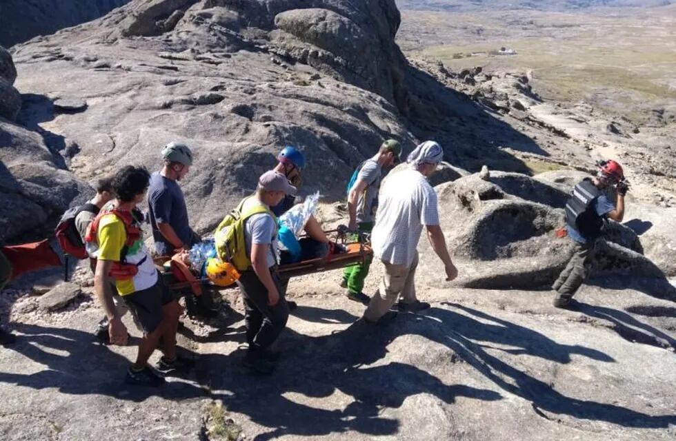 Rescate mujer en la montaña