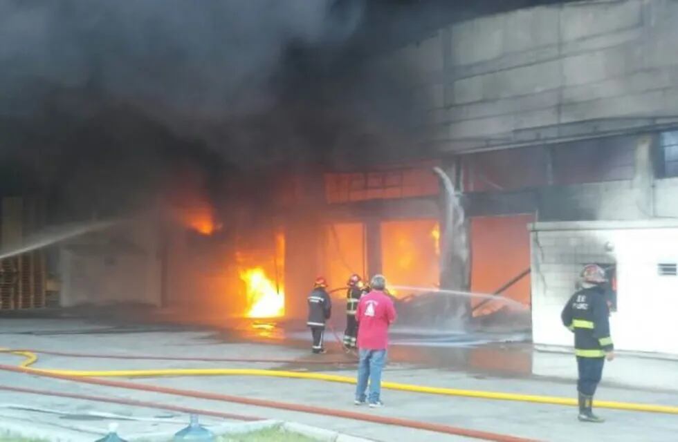 Dos incendios simultáneos en San Miguel a 30 cuadras de distancia @diariomalvinas