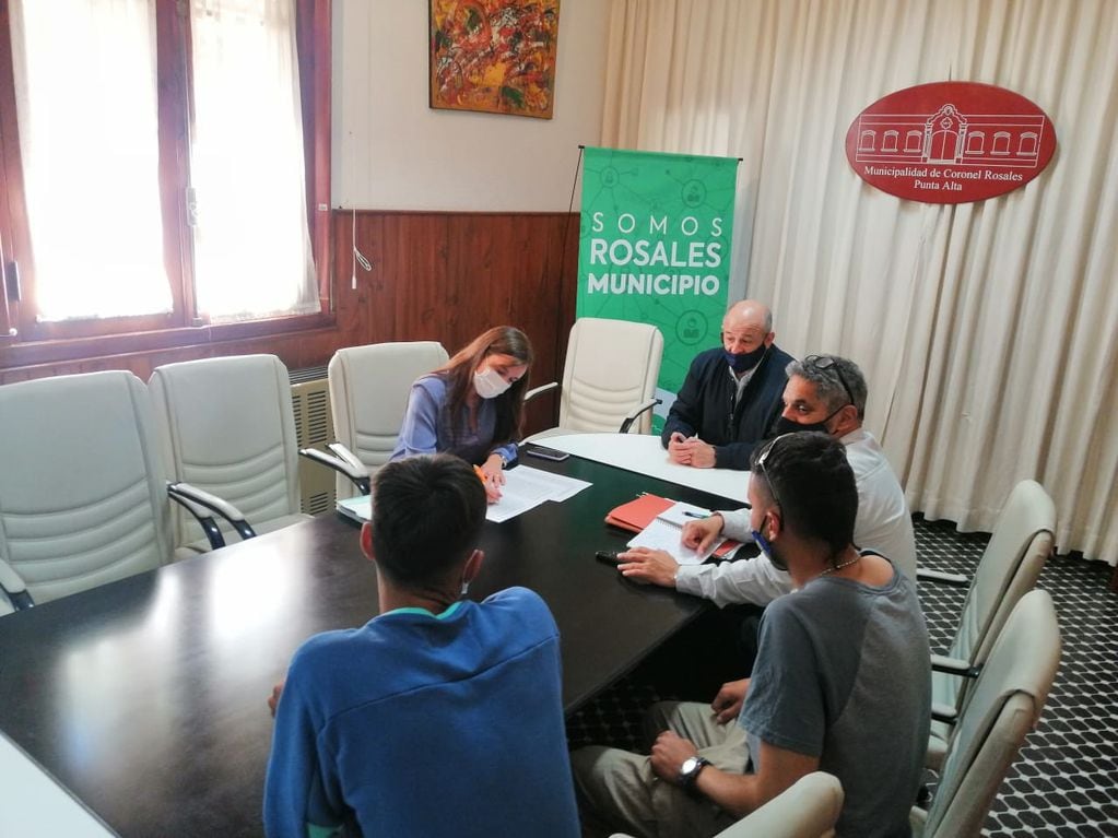 Firmaron el contrato que otorga la tenencia precaria de los terrenos ubicados en Humberto y 12 de mayo a la Asociación Civil – en formación - Club Social Menores y Mayores (MyM).