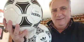 Jorge Yovovich, el platense que colecciona pelotas de fútbol de los Mundiales desde el año 1966.