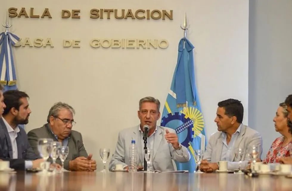 El gobernador de Chubut anunció que subsidiarán el transporte público.