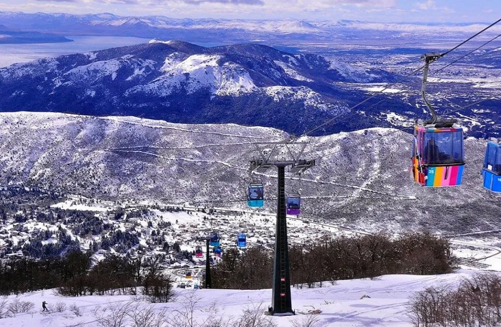 Por la intensa caída de nieve, los centros de esquí adelantaron el inicio la temporada