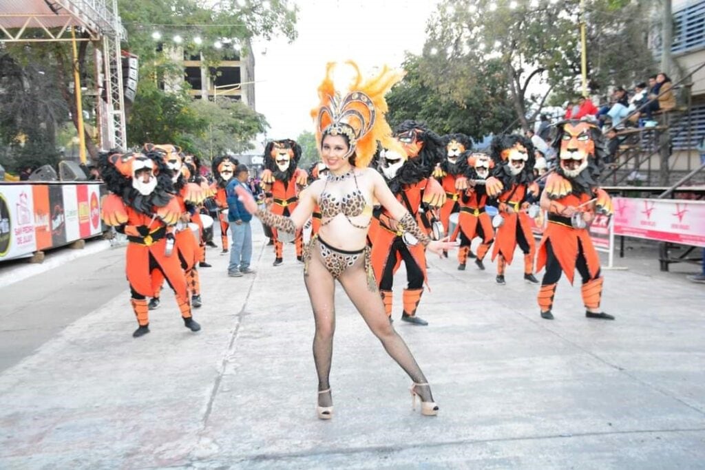A lo largo de ocho cuadras, los artistas del carnaval desplegarán su talento para los turistas que se espera en San Pedro de Jujuy este fin de semana.