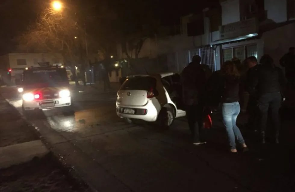 Se incendió un auto en el Barrio Unimev