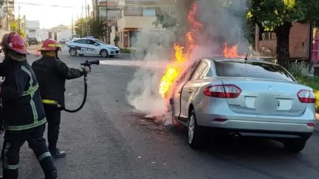 Posadas: puso en marcha su vehículo y se prendió fuego