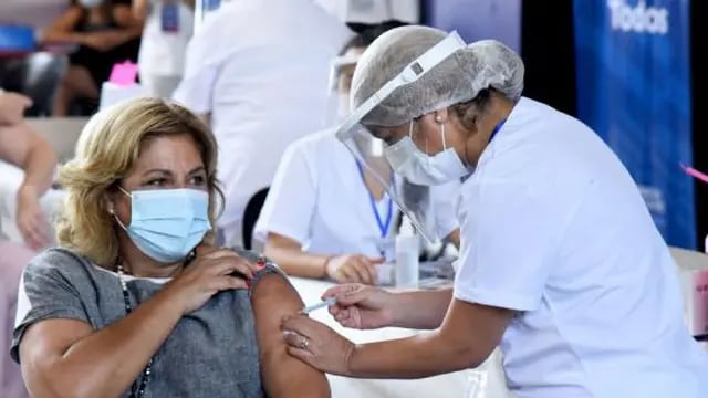 Tras el colapso volvieron a habilitar los pre-turnos para la vacunación de mayores de 60