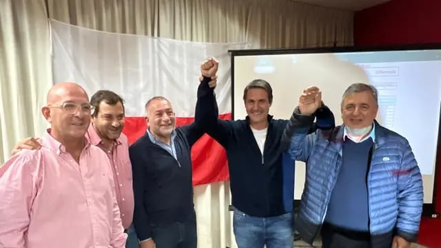 Elecciones 2023: Marcos Carasso, Juan Jure, Luis Juez, Guillermo Cavigliasso y Mario Negri en General Cabrera, festejando el triunfo.