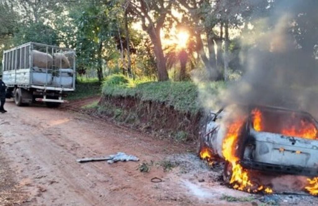 Lamentable accidente en Guaraní: un joven conductor perdió la vida tras chocar con su automóvil.