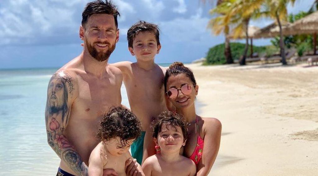 Lionel Messi y Antonela Roccuzzo de vacaciones junto a sus hijos. (@antonelaroccuzzo)