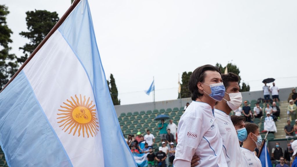 La bandera celeste y blanca en la serie de Copa Davis.