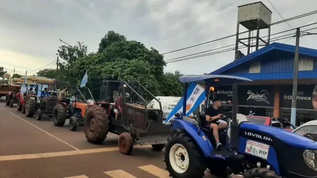 “Tractorazo” en Montecarlo en reclamo por las condiciones de los caminos terrados