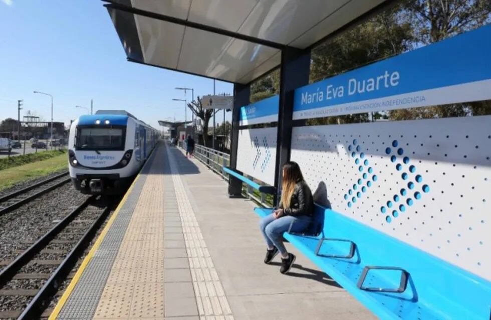 Reinaguraron las estaciones María Eva Duarte y Marinos del Fournier del ferrocarril Belgrano Sur.