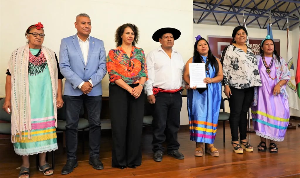 Con la presencia de funcionarios y comunidades aborígenes, este viernes se formalizó la presentación de la Escuela de Formación para Mujeres Indígenas, en Jujuy.
