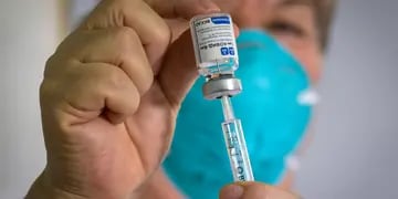 Pelichotti  Finalmente llego el dia que la vacuna contra Covid 19 Gisel Videla (30) fue la primera enfermera en recibir la Vacuna Sputnik V en el lanzamiento de la campaña de vacunación contra el virus Sars CoV-2