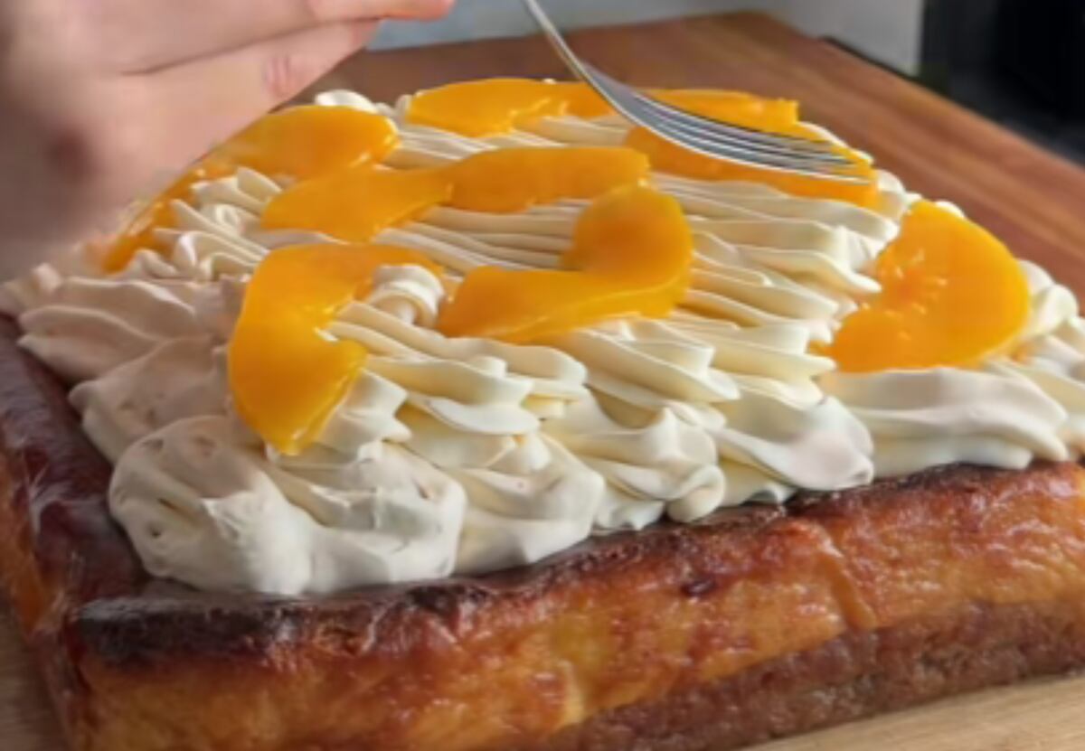 Cómo hacer una torta de duraznos fresca y súper cremosa: la receta con solo 7 ingredientes ideal para el verano thumbnail