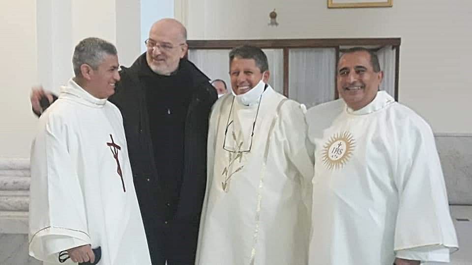 El Arzobispo Fray Carlos Azpiroz Costa ordenó a tres diáconos permanentes. El puntaltense Acosta estuvo acompañado de su familia.