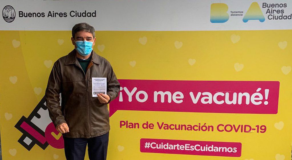 Fernán Quirós destacó: “El avance de la campaña de vacunación hizo que la mayoría de los casos sean leves porque hay protección contra la enfermedad grave y mortal”.