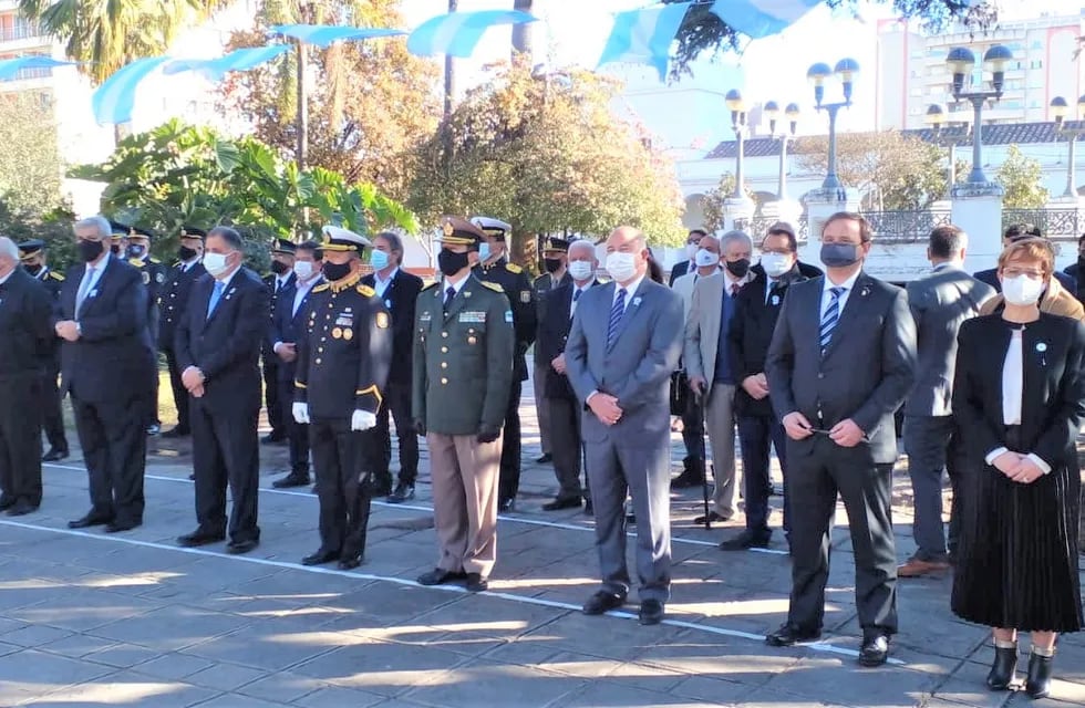 Autoridades que encabezaron el acto oficial para celebrar el Día de la Independencia en Jujuy.