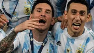 Ángel Di María y Lionel Messi tras consagrarse campeones de la Copa América