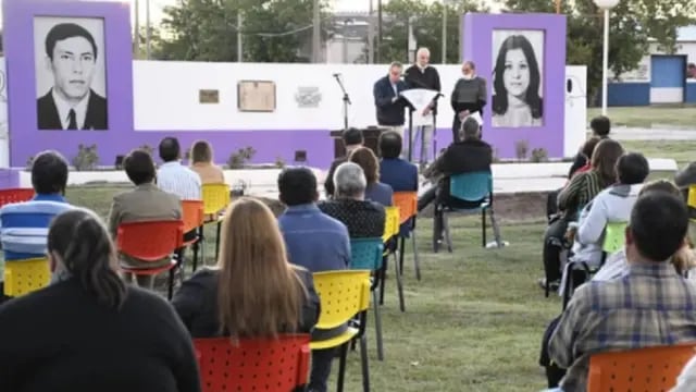 Homenaje a 2 víctimas de la dictadura en La Toma
