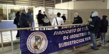 STIA Arroyito manifiesta frente a Arcor por el Paro Nacional