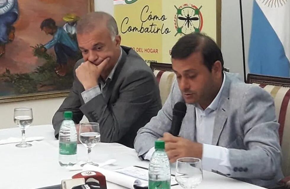 El gobernador Herrera Ahuad (derecha) presentó un detallado informe de la situación.