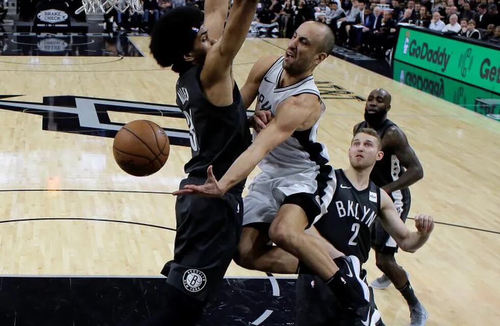 Emanuel Ginóbili anotó 11 puntos en la victoria de los Spurs ante los Nets. (AP Photo/Eric Gay)