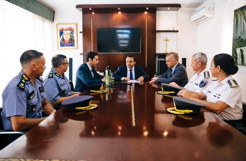 Herrera Ahuad con las nuevas cúpulas policiales y penitenciarias. (M. de Gobierno)