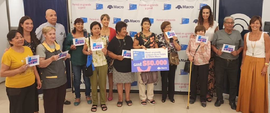 Jubilados jujeños clientes de Banco Macro ganaron premios de $50.000 por utilizar su tarjeta de débito en sus compras y consumos.