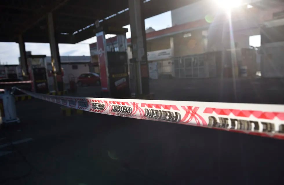 El asesinato ocurrió en la estación de servicio Santa Lucía, en barrio Villa Corina.