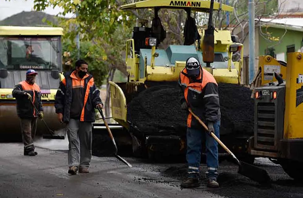 La Municipalidad de Godoy Cruz inició los trabajos de pavimentación de varias calles del barrio La Estanzuela. Gentileza MGC