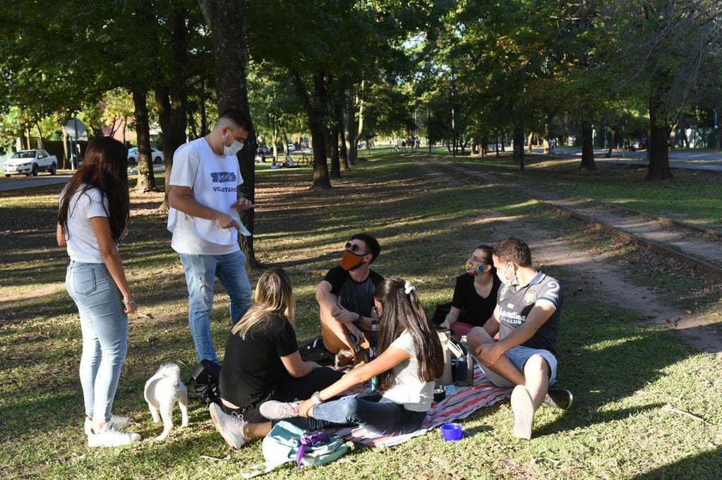 ”Jóvenes Voluntarios" concientizan a personas en los espacios públicos