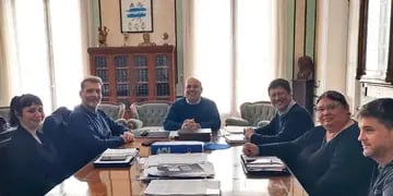 Funcionarios del SEOM con representantes de la Municipalidad de Esperanza