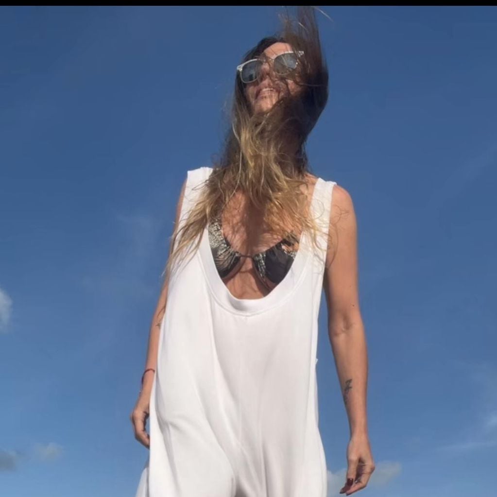 El destape de Mónica Ayos en Miami: microbikini y mucha sensualidad
