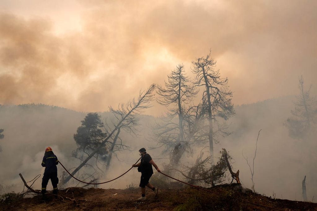 Grecia azotada por los incendios forestales