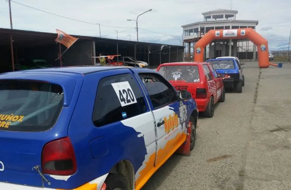 Competencia de Automovilismo en Autódromo Río Grande