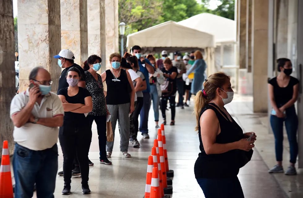 La cantidad de gente contagiada sigue aumentando. (Pedro Castillo/ La Voz)